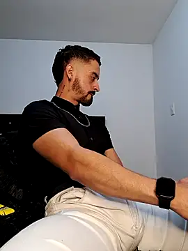 Snapshot of MAXIMUS_MASTE3 chatting on February 2025 02:06:01 AM MAXIMUS MASTE3 online show from February 2025 02:06:01 AM