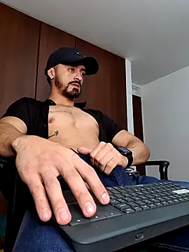 Snapshot of MAXIMUS_MASTE3 chatting on March 2025 09:27:02 PM MAXIMUS MASTE3 online show from March 2025 09:27:02 PM