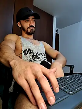 Snapshot of MAXIMUS_MASTE3 chatting on March 2025 03:17:01 AM MAXIMUS MASTE3 online show from March 2025 03:17:01 AM