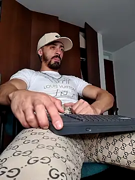 Snapshot of MAXIMUS_MASTE3 chatting on March 2025 06:03:02 AM MAXIMUS MASTE3 online show from March 2025 06:03:02 AM