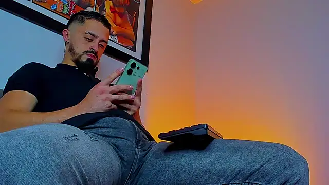 Snapshot of MAXIMUS_MASTE3 chatting on September 2025 10:11:01 PM MAXIMUS MASTE3 online show from September 2025 10:11:01 PM