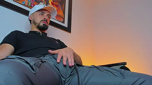 Snapshot of MAXIMUS_MASTE3 chatting on September 2025 11:06:02 PM MAXIMUS MASTE3 online show from September 2025 11:06:02 PM