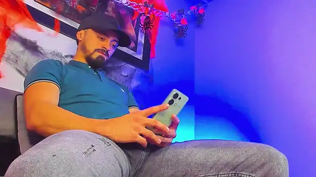 Snapshot of MAXIMUS_MASTE3 chatting on October 2025 08:40:01 PM MAXIMUS MASTE3 online show from October 2025 08:40:01 PM