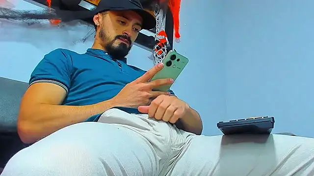 Snapshot of MAXIMUS_MASTE3 chatting on October 2025 08:40:02 PM MAXIMUS MASTE3 online show from October 2025 08:40:02 PM