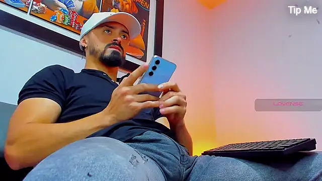 Snapshot of MAXIMUS_MASTE3 chatting on October 2025 10:32:02 PM MAXIMUS MASTE3 online show from October 2025 10:32:02 PM