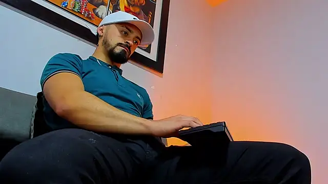 Snapshot of MAXIMUS_MASTE3 chatting on October 2025 10:15:01 PM MAXIMUS MASTE3 online show from October 2025 10:15:01 PM