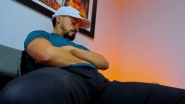 Snapshot of MAXIMUS_MASTE3 chatting on October 2025 08:15:02 PM MAXIMUS MASTE3 online show from October 2025 08:15:02 PM