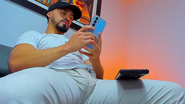 Snapshot of MAXIMUS_MASTE3 chatting on November 2025 08:44:01 PM MAXIMUS MASTE3 online show from November 2025 08:44:01 PM