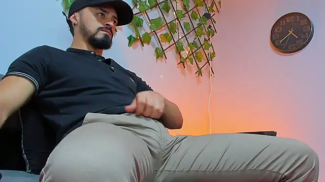 Snapshot of MAXIMUS_MASTE3 chatting on November 2025 09:42:02 PM MAXIMUS MASTE3 online show from November 2025 09:42:02 PM