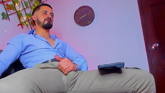 Snapshot of MAXIMUS_MASTE3 chatting on December 2025 01:16:01 PM MAXIMUS MASTE3 online show from December 2025 01:16:01 PM