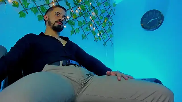 Snapshot of MAXIMUS_MASTE3 chatting on December 2025 01:39:02 PM MAXIMUS MASTE3 online show from December 2025 01:39:02 PM