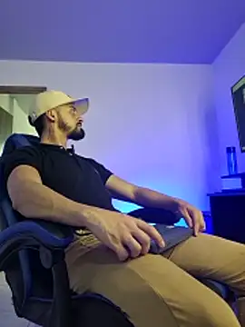 Snapshot of MAXIMUS_MASTE3 chatting on February 2026 08:14:02 PM MAXIMUS MASTE3 online show from February 2026 08:14:02 PM