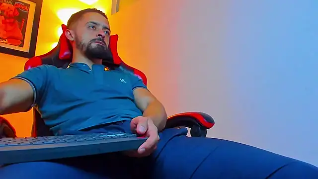 Snapshot of MAXIMUS_MASTE3 chatting on February 2026 06:12:02 AM MAXIMUS MASTE3 online show from February 2026 06:12:02 AM