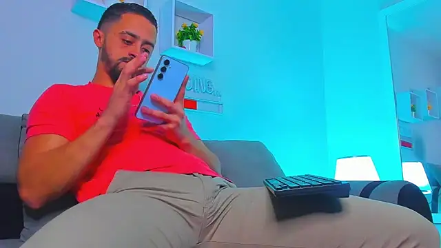 Snapshot of MAXIMUS_MASTE3 chatting on February 2026 11:47:02 PM MAXIMUS MASTE3 online show from February 2026 11:47:02 PM