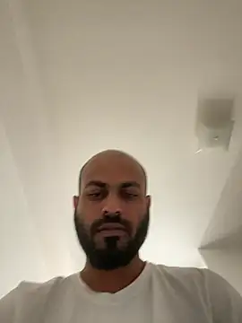 islandvybee55 online show from March 2025 08:31:02 PM