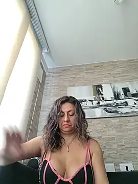 Latiinvenushot online show from June 2026 07:29:01 PM