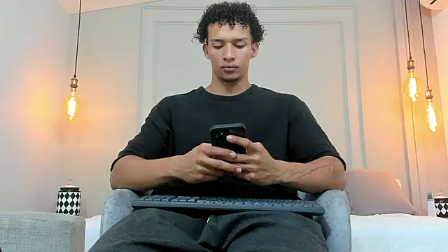 Dominick star online show from December 2024 03:51:01 AM