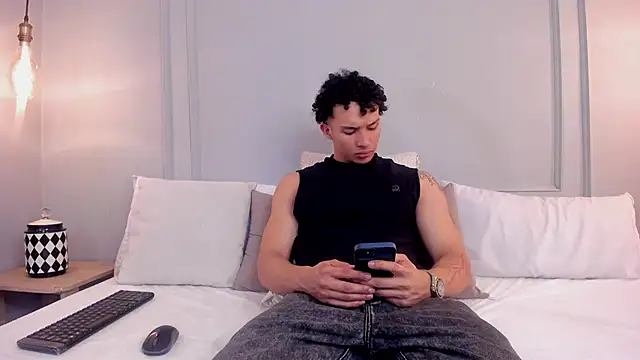 Dominick star online show from December 2025 06:42:02 AM