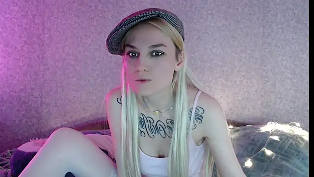 Snapshot of mischellemeow13 chatting on December 2024 08:55:02 AM mischellemeow13 online show from December 2024 08:55:02 AM