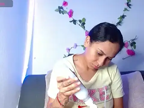 Snapshot of Cereza_horny chatting on December 2024 05:05:02 AM Cereza horny online show from December 2024 05:05:02 AM