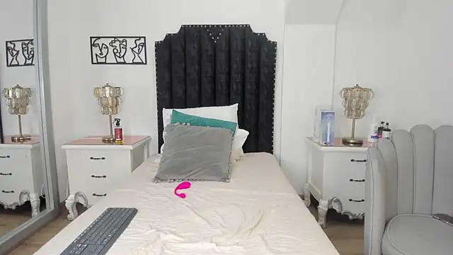  chloe adams online show from November 2025 03:15:01 AM