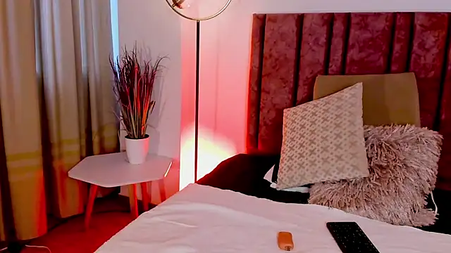 HollyHudsonn online show from December 2024 11:55:01 AM