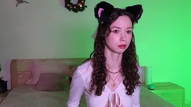 Snapshot of katycrown chatting on December 2024 11:17:02 AM katycrown online show from December 2024 11:17:02 AM