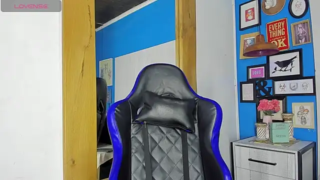 Drake Nassir4 online show from October 2025 09:13:01 PM