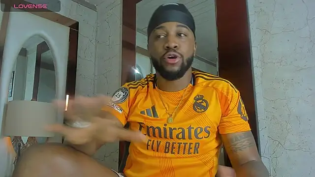 Drake Nassir4 online show from December 2025 02:37:02 PM