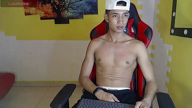 jose sexycumm online show from December 2024 09:48:01 PM