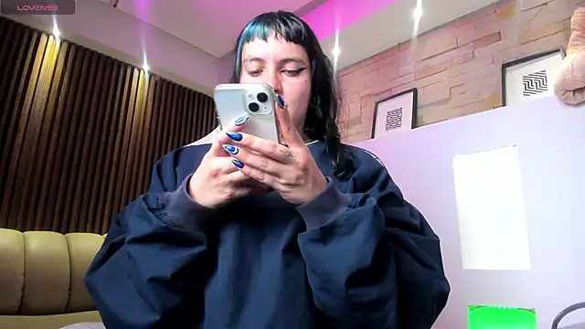 Lucy Smith2 online show from April 2026 04:59:02 PM