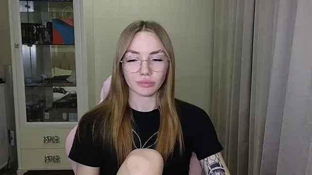 littlevildevil online show from December 2024 04:28:01 PM