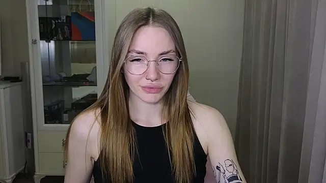 littlevildevil online show from December 2024 03:00:01 PM