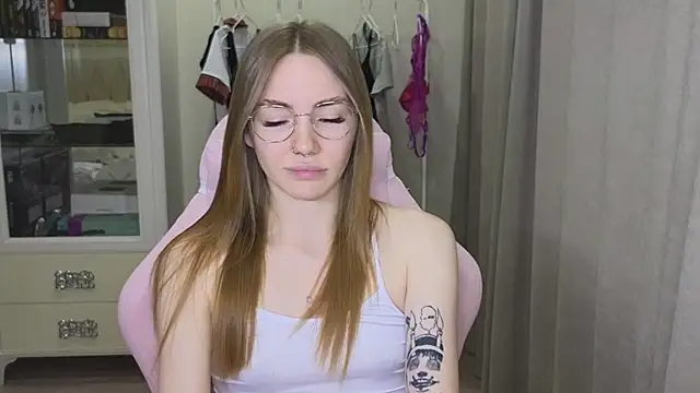 littlevildevil online show from January 2025 11:17:01 AM