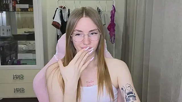 littlevildevil online show from January 2025 02:21:01 PM