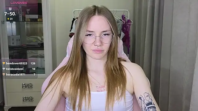 littlevildevil online show from February 2025 02:48:02 PM