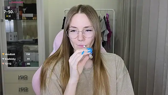 littlevildevil online show from February 2025 02:25:02 PM