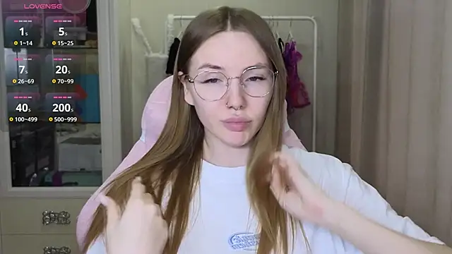 littlevildevil online show from March 2025 11:06:01 AM