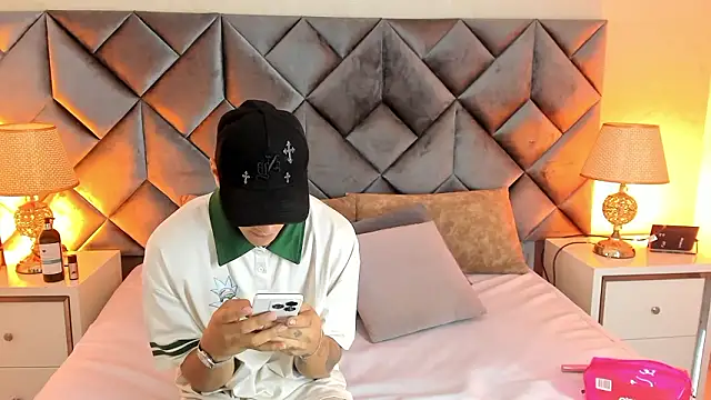 Snapshot of Buda_and_Cataleya_ chatting on February 2026 02:27:01 PM Buda and Cataleya online show from February 2026 02:27:01 PM