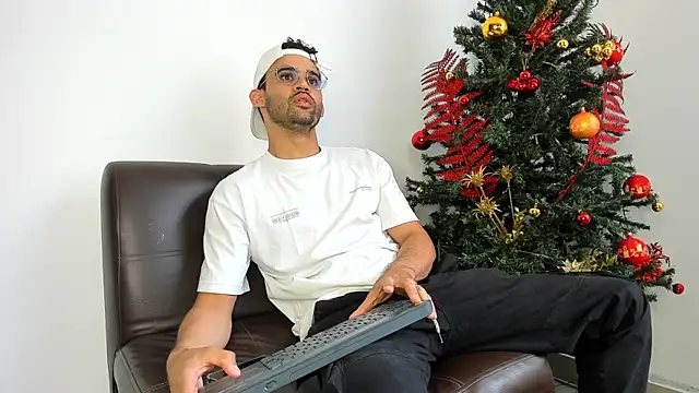 crisandrews online show from November 2025 08:46:02 PM