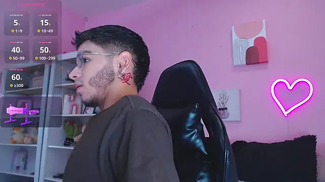 Ian Castillo  online show from February 2025 11:21:02 AM