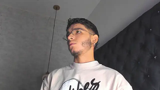 Ian Castillo  online show from February 2025 11:17:01 AM