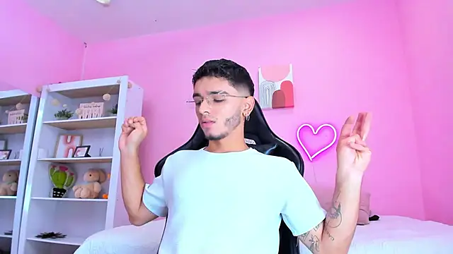 Ian Castillo  online show from February 2025 11:20:01 AM