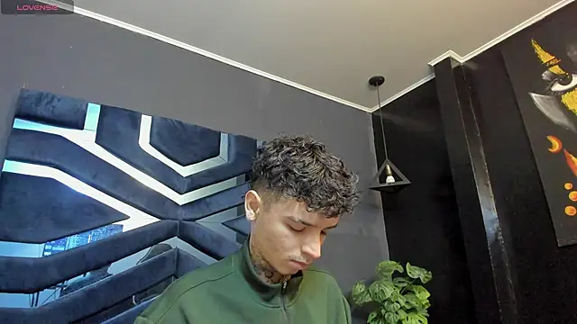 Ian Castillo  online show from January 2026 11:26:01 AM