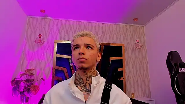 Snapshot of Ian_Castillo_ chatting on February 2026 05:12:02 AM Ian Castillo online show from February 2026 05:12:02 AM