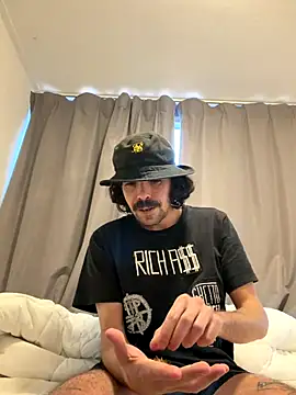 Snapshot of wolfwhite95 chatting on November 2025 01:33:02 PM wolfwhite95 online show from November 2025 01:33:02 PM