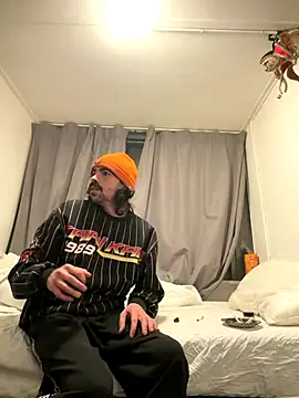 Snapshot of wolfwhite95 chatting on January 2026 10:35:01 PM wolfwhite95 online show from January 2026 10:35:01 PM