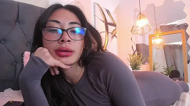 Snapshot of aprildreams19 chatting on March 2025 05:50:02 PM aprildreams19 online show from March 2025 05:50:02 PM