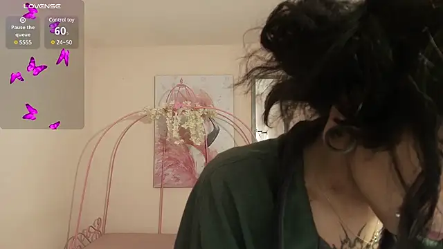 Violetta Suky online show from February 2025 01:21:01 PM