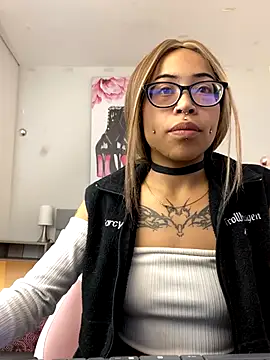 Violetta Suky online show from September 2025 12:27:02 PM